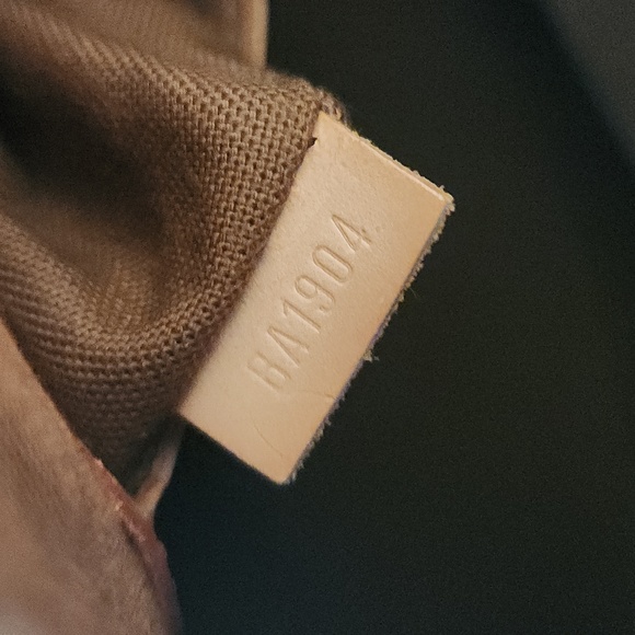 - - `ღ´- ♥ -`ღ´ FABULOUS CONDITION `ღ´- ♥ -`ღ´ Authentic Louis Vuitton ALMA - Picture 16 of 17